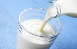 بهترین و بدترین زمان مصرف شیر چه وقتی است؟