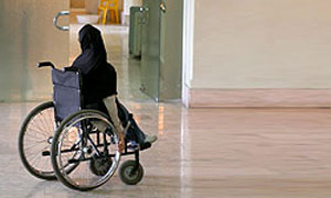 برای درک مشکلات معلولان یک روزتان را روی صندلی چرخدار بگذارنید!