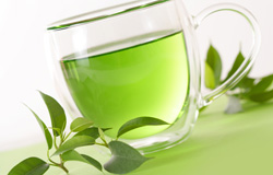 چای سبز مانع جمع شدن آب در بدن می شود