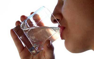 چرا باید به مقدار زیاد آب بنوشیم؟