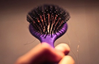 چرا به طور ناگهانی دچار ریزش مو می شویم؟