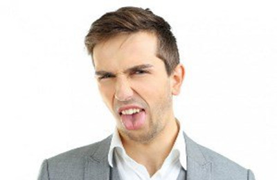 علت مزه و بوی بد دهان چیست؟