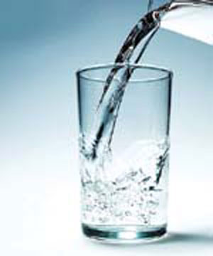 ۷ علتی که باید آب بنوشیم