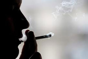 ۷ تاثیر منفی سیگار بر چهره سیگاری‌ها
