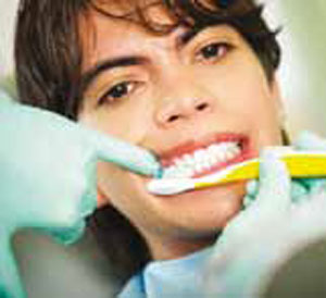 سفید کردن دندان در مطب یا منزل؟
