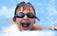 چرا می گویند شنا برای کودکان مفید است؟