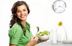 ۱۰ ماده غذایی مفید که هر خانمی باید آن را مصرف کند