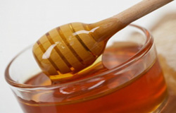 عسل، درمان آفت
