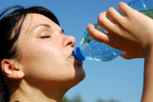 چرا زیاد نوشیدن آب لاغر می کند؟