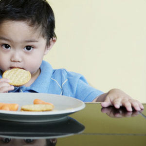 به کودکان غذاهای رژیمی ندهید