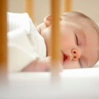 سن مناسب برای جدا کردن اتاق خواب کودک از والدین چند سالگی است؟