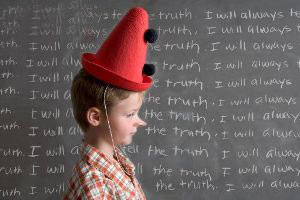 از دروغگویی کودکان عصبانی نشوید!
