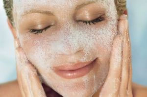 بهترین پاک کنندۀ پوست را می شناسید؟
