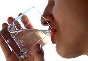 نوشیدن آب چربی بدن را می‌سوزاند