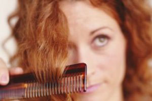شاید علت ریزش موی شما هم، یکی از این ۵ عامل باشد