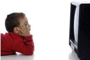مراقب باشید کودک تان زیاد تلویزیون تماشا نکند