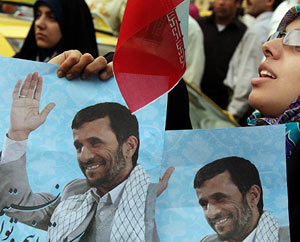 دلم میخواهد به احمدی نژاد رای بدهم اما نمیتوانم