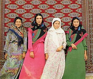 چرا لباسهای سنتی قوم ترکمن فراموش شده است؟!