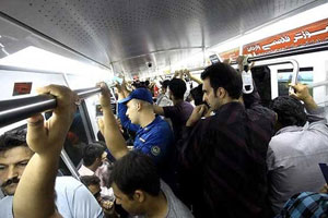 نادیده گرفتن حقوق مسافران در مترو