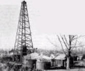 ۱۵ اکتبر  ۱۹۲۷ ـ رسیدن نخستین چاه عراق به نفت - ساخت و پاخت آمریکا و انگلستان بر سر نفت خاورمیانه - ضعف کشورهای دارنده نفت