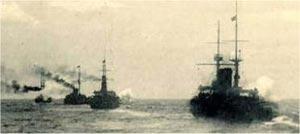 ۸ فوریه  ۱۹۰۴ ـ جنگ ژاپن و روسیه با شبیخون ناوگان ژاپن به پورت آرتور آغاز شد.