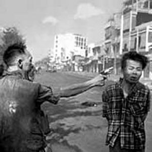 ۲۰سپتامبر ۲۰۰۴ ـ «ادی آدامز» فتوژورنالیست معروف که یک عکس او مسیر جنگ ویتنام را تغییر داد