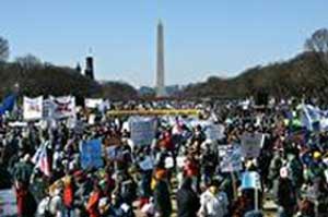 ۱۸ ژانویه  ۲۰۰۳ ـ تظاهرات بی حاصل در آمریکا و چند کشور دیگر برای جلوگیری از جنگ عراق در ژانویه سال ۲۰۰۳