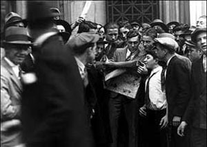 ۲۴ اکتبر سال ۱۹۲۹ میلادی ـ بورس وال استریت سقوط کرد