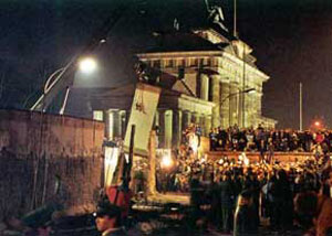 ۱۰ نوامبر سال ۱۹۸۹میلادی ـ سقوط دیوار برلین، وحدت مجدد یک ملت