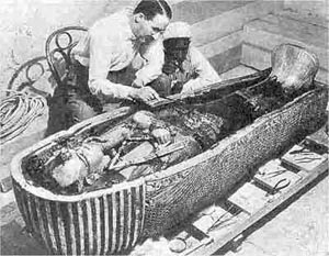 ۱۶ فوریه  ۱۹۲۴ ـ باز گشودن تابوت فرعون « توتانخامن» ۳۳ قرن پس از مرگ او