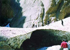 عبور از تونل برفی‌