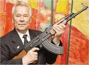 ۲۱ نوامبر ۲۰۰۳  ـ کالاشنیکوف: جنگ و کشتار را سیاستمداران آغاز می کنند، نه تفنگ