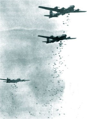 ۹ مارس ۱۹۴۵ ـ بمباران توکیو با بمب آتشزا و تلفاتی بیش از ۱۰۰هزار