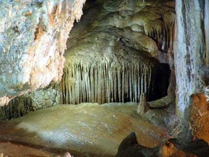 علیصدر؛ بزرگ ترین غارآبی جهان