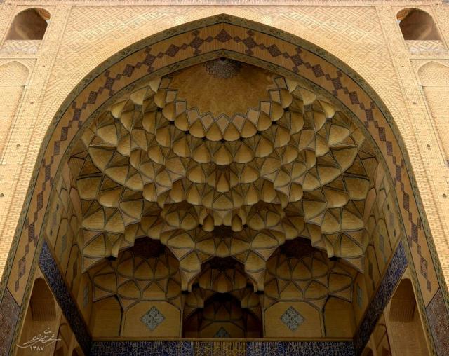 
      بررسی سیر تحول مسجد جامع اصفهان طی دوره آل بویه و سلجوقی