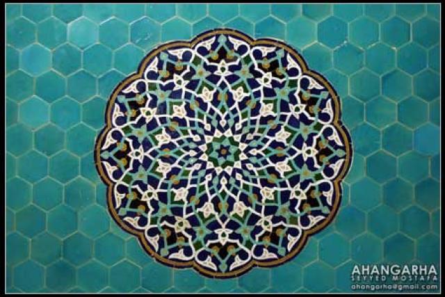 
      جایگاه نقشهای هندسی در هنرهای سنتی ایران