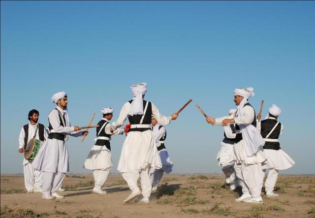 
      رقص  شمشیر نزد طبقه جنگاور هند و اروپایی