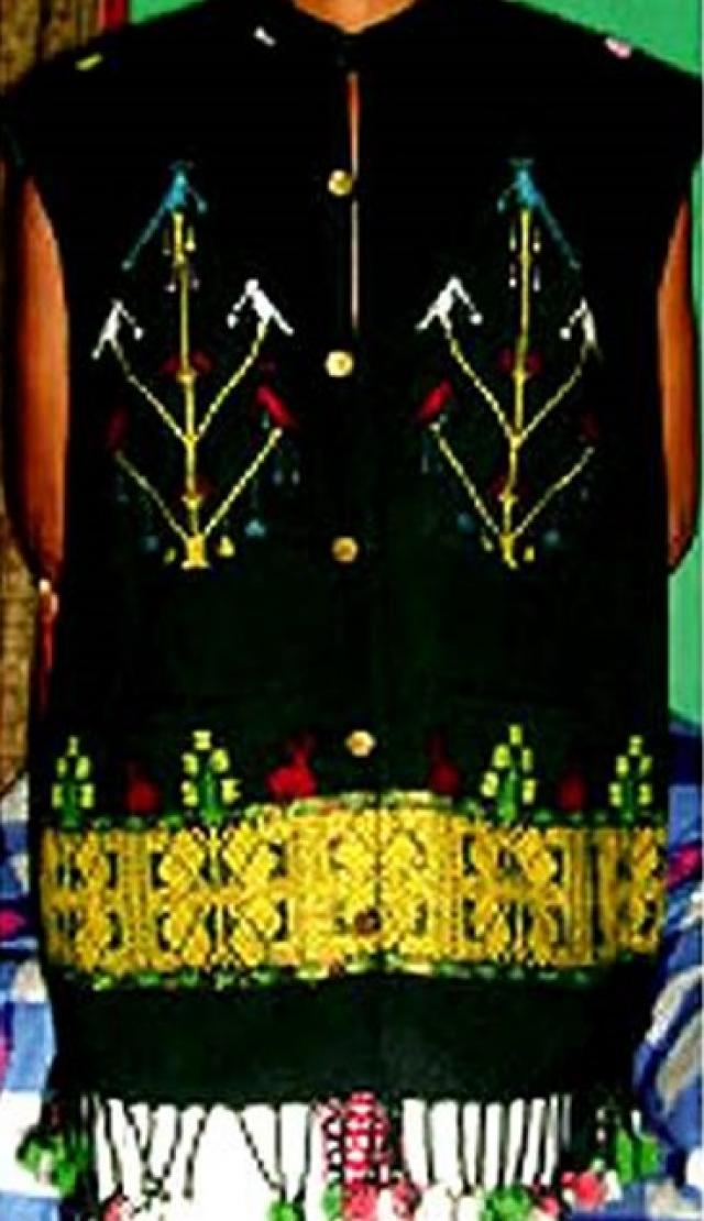 
      لباس‌ها و پارچه‌های سنتی قبایل کاربی و بیاته از مگالایا     