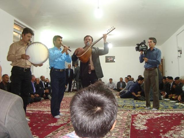 
      موسیقی عاشیقی در ایران؛ بخش سوم: شارلوت آلبرایت (ادامه)