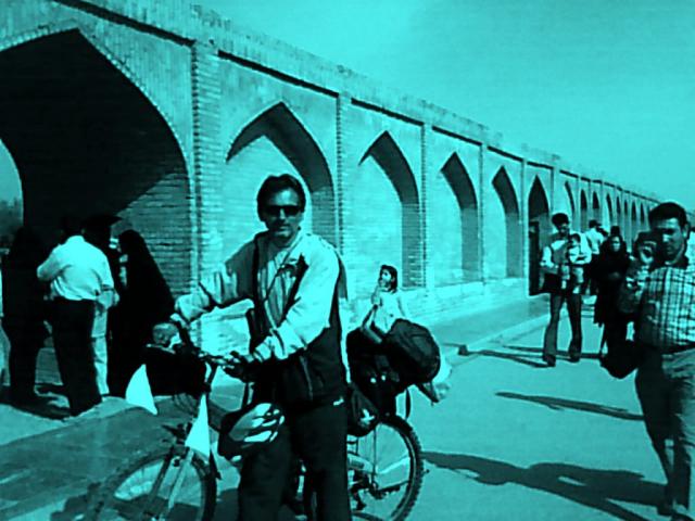 
      گفتگو با جوانان دوچرخه سوار در اصفهان