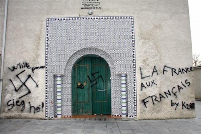 
      مسجد علیه مسجد (لوموند دیپلماتیک: اوت 2015)