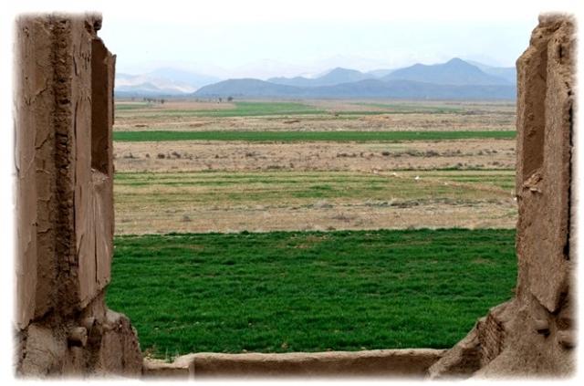 
      تئاتر / باستان شناسی:  براساس کاوش های باستان شناختی باغ نشاط و خانه کمال الملک شهر فیروزه نیشابور    