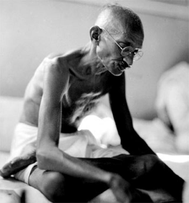 
      مروری بر اندیشۀ سیاسی« مهاتما گاندی».