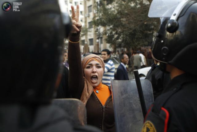 
      ارتش مصر در پی فرونشاندن انقلاب است