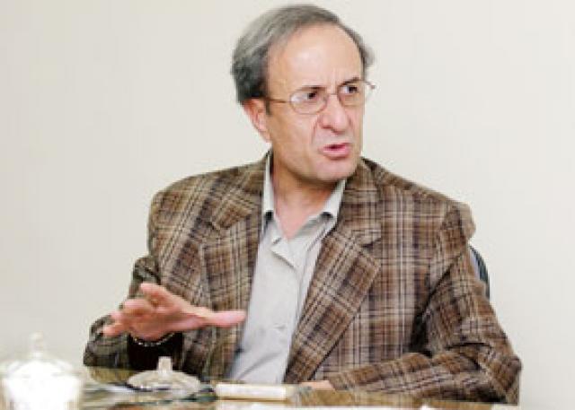 
      مترجمان ایرانی: عباس پژمان