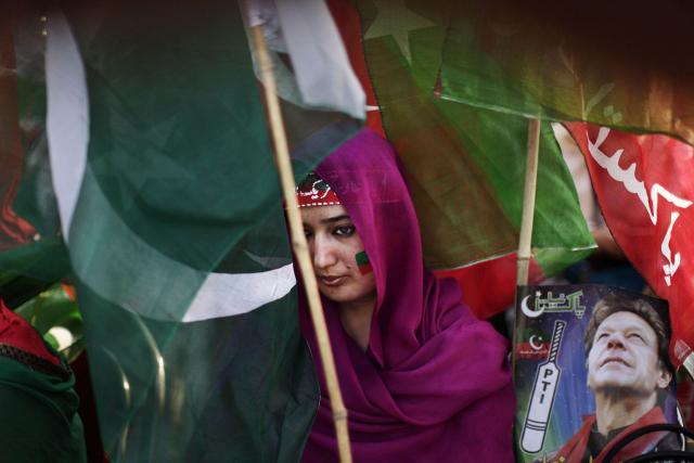 
      پاکستان ، یک دموکراسی تحت نظارت