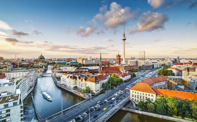 
      تأملی بر تعامل شهـر, معماری و فرهنگ در برلین (گذری و سفری به آلمان)