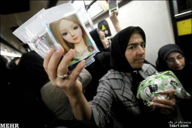 
      بررسی انسان شناسی پدیده دست فروشی در تهران:مطالعه موردی زنان دست فروش در مترو