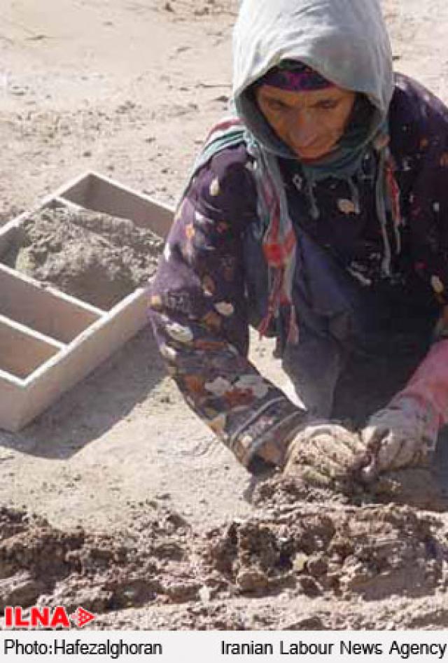 
      بررسی انسان‌شناختی تاثیرات پروژه های توسعه ای بر زندگی زنان:(مطالعۀ موردی محلۀ کوی سیزده آبان تهران)(1)
