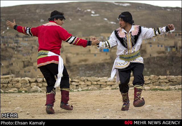 
      حرکات موزون، فرهنگ و مذهب، نگاهی انسان‌شناختی به رقص‌های سنتی